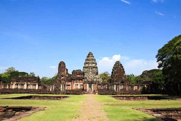 Widok na zabytkowy zamek Phimai Prasat Hin — Zdjęcie stockowe