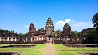 Tarihi Prasat Hin Phimai kale görünümü