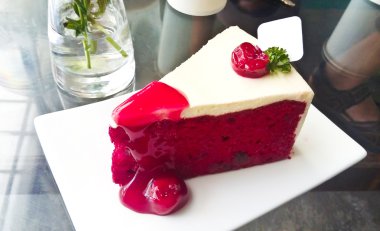 vişneli cheesecake closeup