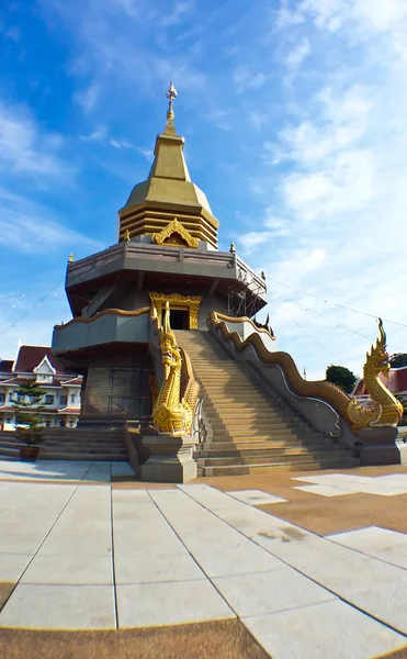 Templo tailandês, Wat Phothisompom em Udonthani, Tailândia . — Fotografia de Stock