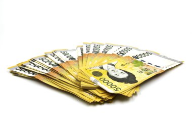 Kore Won para birimi faturaları beyaz arka planda izole.