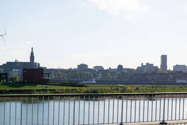 荷兰Nijmegen市前面的栅栏 — 图库照片