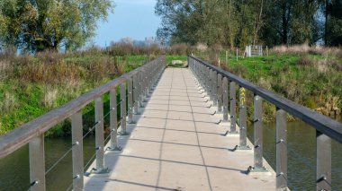 Hollanda, Gelderland 'deki Stadswaard köprüsü.