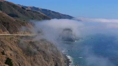 Büyük Sur 'un muhteşem güzelliğini keşfedin, kayalık kayalıkların Pasifik Okyanusu' yla buluştuğu yer. İkonik bölge unutulmaz tatillere ilham veriyor ve inanılmaz hava fotoğrafçılığı fırsatları sunuyor. Kaliforniya, ABD