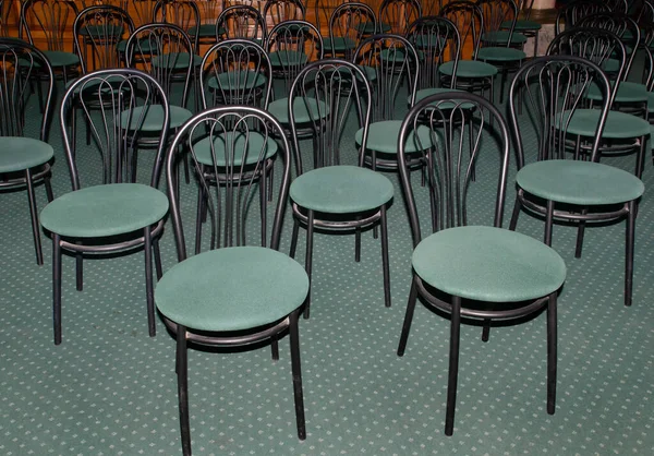椅子大厅一排排椅子会议大厅 — 图库照片