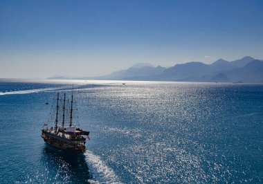 Türkiye 'nin Antalya kentindeki Şelale Duden - deniz kıyısındaki eğlence yatı