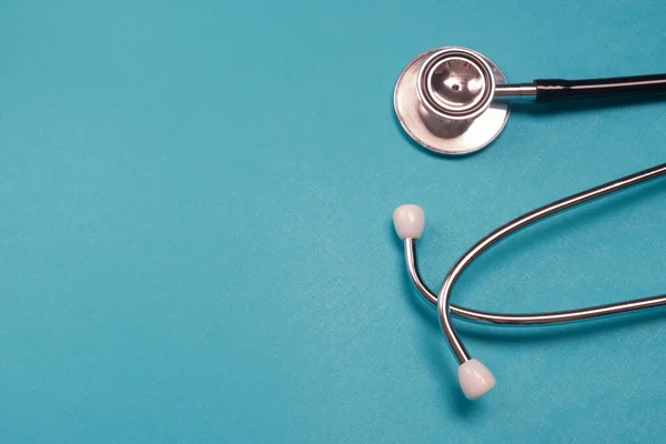 Estetoscópio Médico Sobre Fundo Azul Claro Conceito Medicina Saúde Vista — Fotografia de Stock