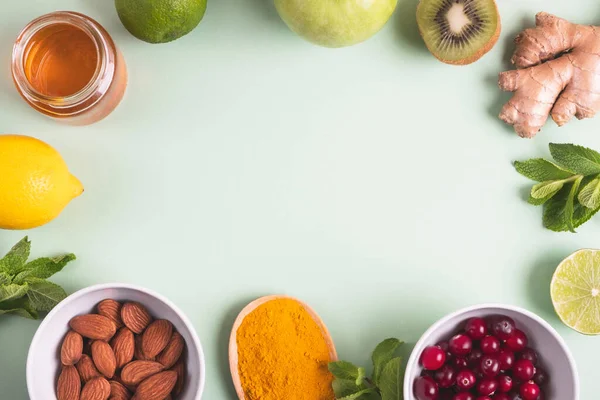 Prodotti Sani Immunità Aumentando Sfondo Verde Frutta Miele Bacche Radice — Foto Stock