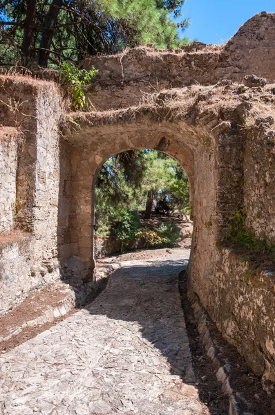 Caminho pavimentado para o castelo veneziano na cidade de Zakynthos — Fotografia de Stock