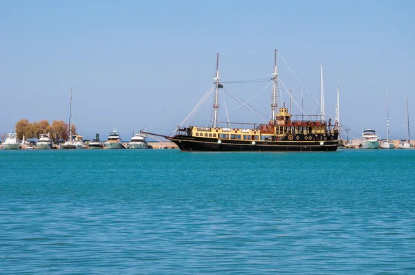 Antiguo barco en el puerto de Zakynthos —  Fotos de Stock