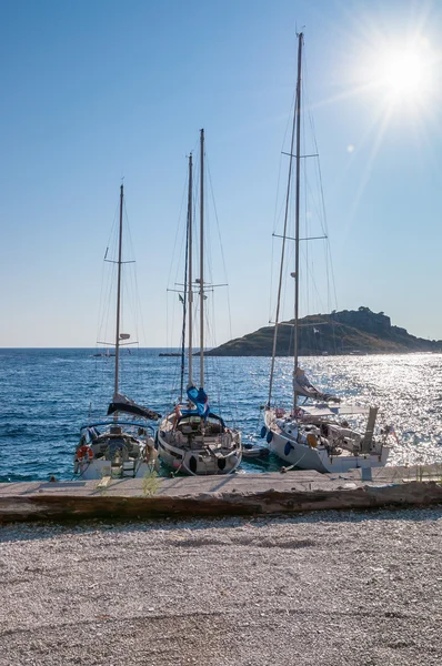 Yachts amarrés au port d'Agios Nikolaos, Zante — Photo