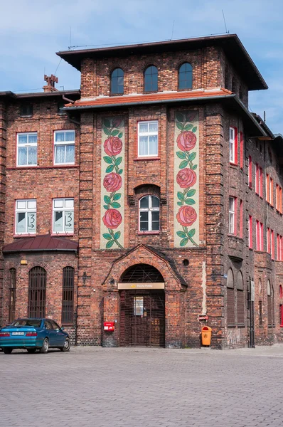 Edificio decorato per uffici postali a Nikiszowiec a Katowice, Polonia — Foto Stock