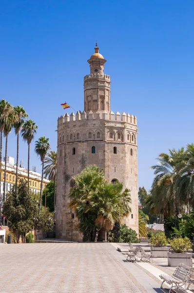 Torre del oro - militärischer Wachturm in Sevilla — Stockfoto