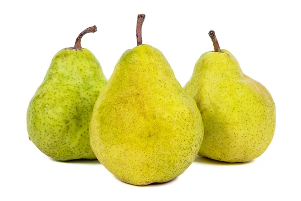 Tres peras frescas sobre fondo blanco — Foto de Stock