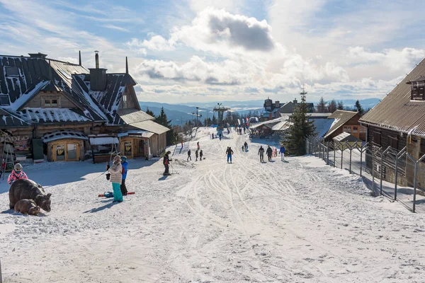 Krynica Zdroj Polen Januar 2020 Touristen Und Skifahrer Besuchen Bei — Stockfoto