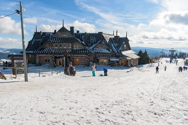 Krynica Zdroj Polen Januar 2020 Touristen Und Skifahrer Besuchen Bei — Stockfoto