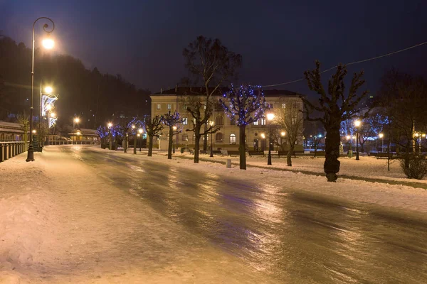 2012年1月26日 波兰克里尼察 兹德罗伊 游客们在冬季行走克里尼察著名的长廊 迪埃茨大道 — 图库照片