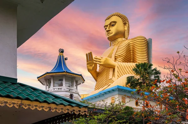 Arany Buddha Szobor Dambulla Templomban Srí Lankán Naplementekor — Stock Fotó