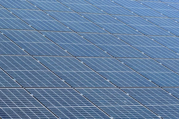 太陽電池パネルの緑のエネルギー背景 — ストック写真