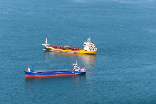 Transport ships on Tagus River near Lisbon — Stock Photo, Image