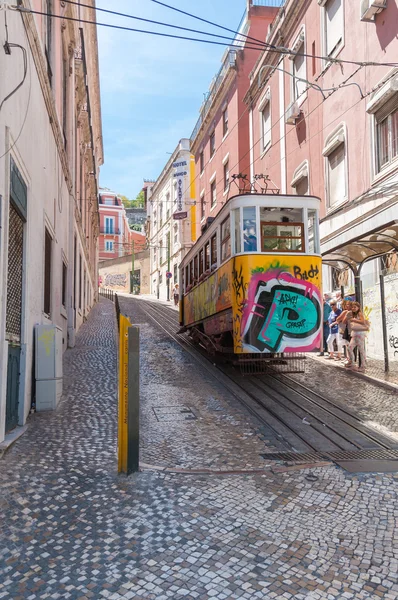 グロリア リスボンのケーブルカー — ストック写真