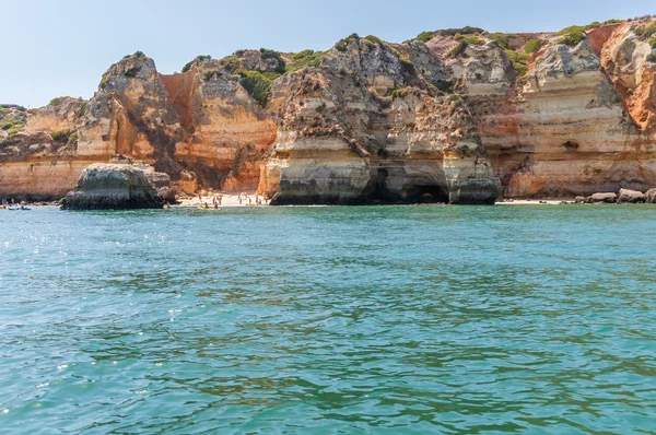 Kaya oluşumları ve Portekiz vahşi beach — Stok fotoğraf