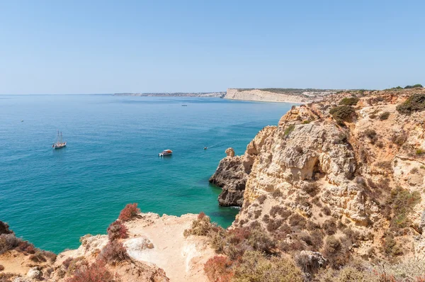 Côte rocheuse de l'Algarve au Portugal — Photo