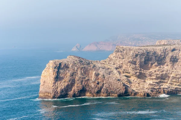 Cliff pobřeží mysu St Vincent v Portugalsku — Stock fotografie