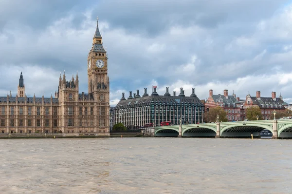 Big Ben und Westminster Bridge in London — Stockfoto