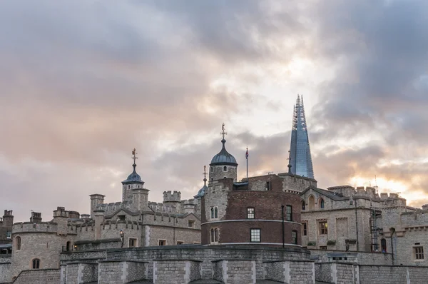 Tower of London with The Shard skyscraper in the background — Stock Photo, Image