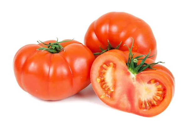 Färska tomater på vit bakgrund — Stockfoto