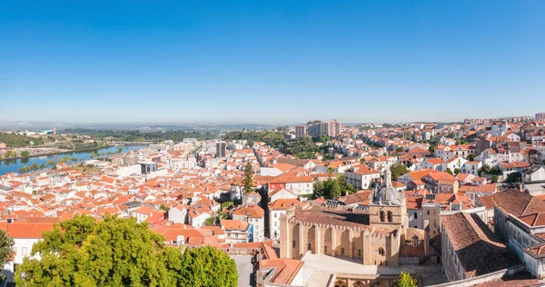 Panoramisch uitzicht van Coimbra in Portugal — Stockfoto