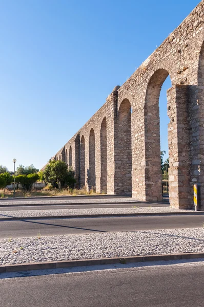 Antika romerska akvedukten i Evora — Stockfoto