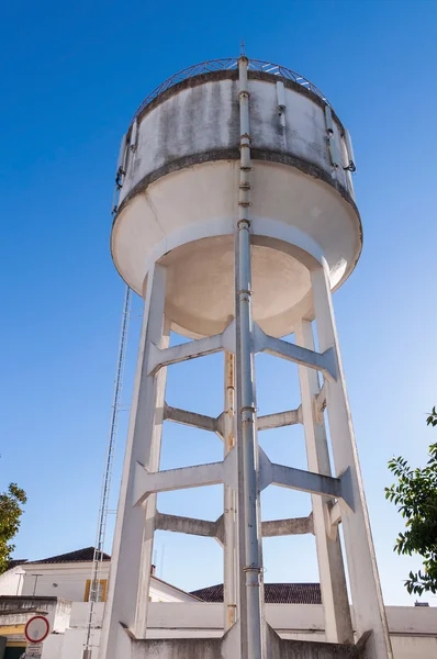 Watertoren in centrale Evora — Stockfoto