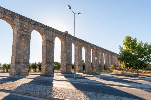 Antigo aqueduto romano em Évora — Fotografia de Stock