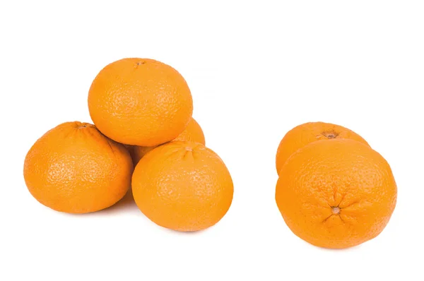 Mandarinas enteras sobre fondo blanco —  Fotos de Stock