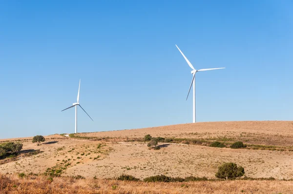 Moinhos de vento para produção de energia elétrica — Fotografia de Stock