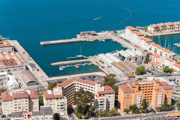 Luchtfoto uitzicht over de haven en stad van Gibraltar — Stockfoto