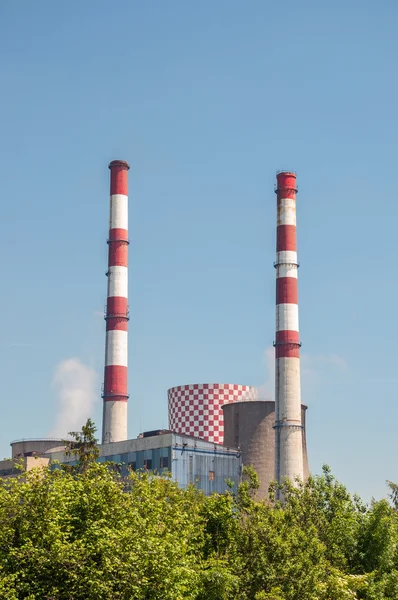 Coșurile centralei electrice pe cărbune — Fotografie, imagine de stoc