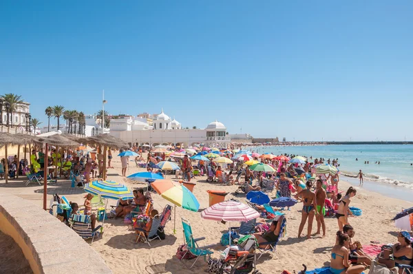 Crowded beach in Cadiz — Stock Fotó