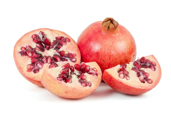 Frutas frescas de granada sobre fondo blanco — Foto de Stock