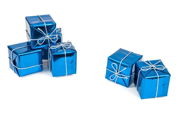 Grupa niebieska pudełka z srebrnej wstążki — Zdjęcie stockowe