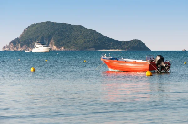 Barco salvavidas en la Bahía Laganas, Isla Zakynthos — Foto de Stock