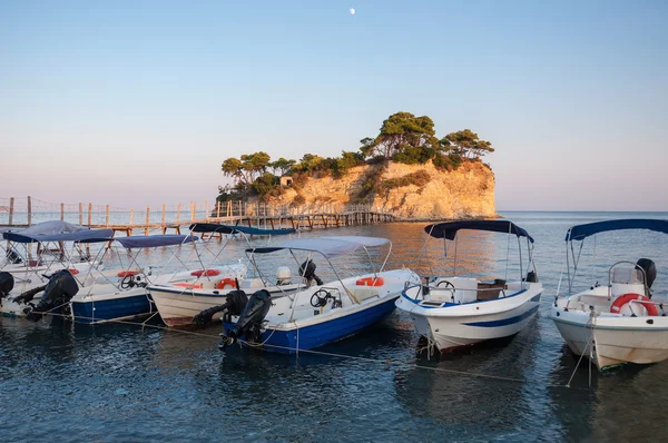 Hajók a Cameo-sziget, Zakynthos, Görögország — Stock Fotó