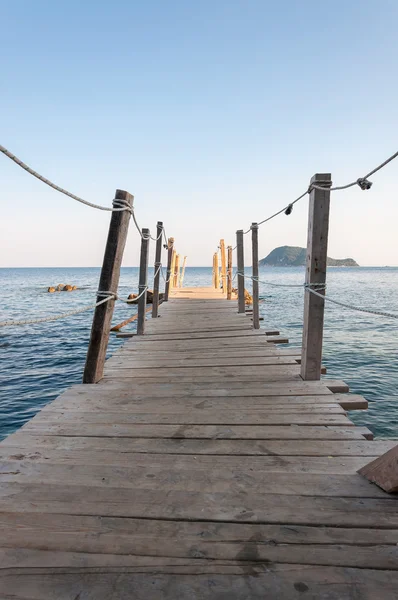 Embarcadero de madera en Cameo Island, Zakynthos — Foto de Stock