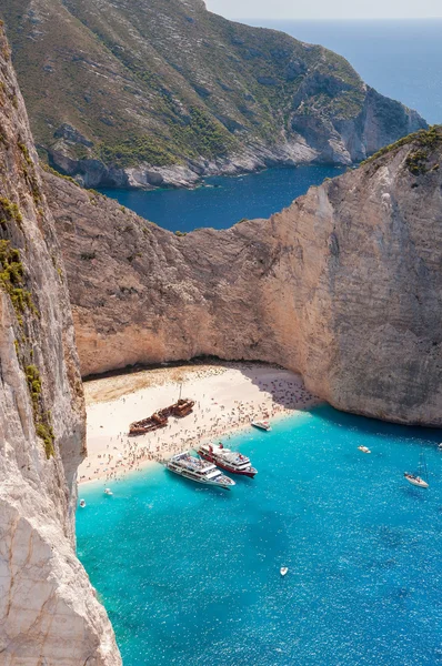 Függőleges Nézd zsúfolt Navagio Beach, Zakynthos — Stock Fotó