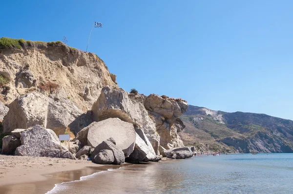 Rock aardverschuiving op het strand van Kalamaki — Stockfoto