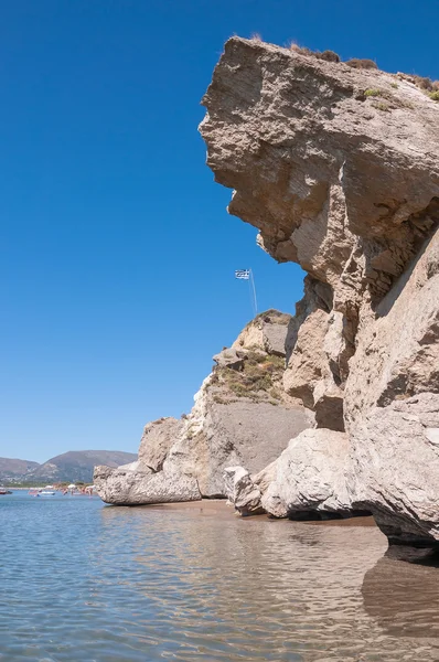 Rock aardverschuiving op het strand van Kalamaki — Stockfoto