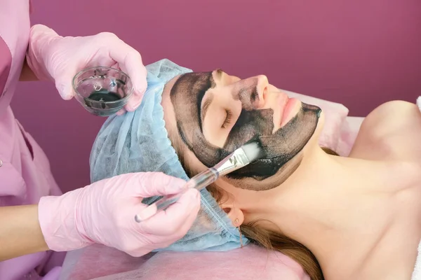 Young Woman Carbon Nanogel Her Face Salon Peeling Procedure Beautician — Stock Photo, Image