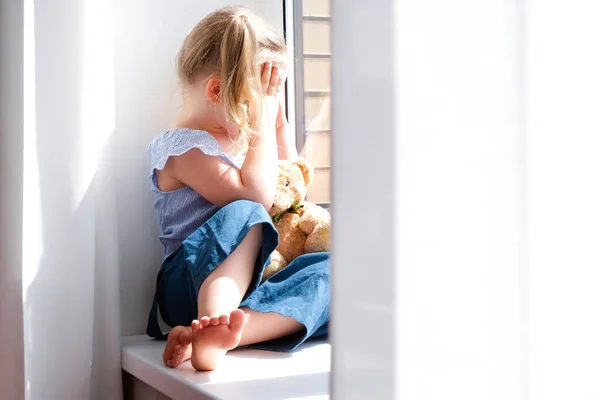 Child Girl Alone Home Girls Sitting Windowsill Crying Looking Out — Stock Photo, Image